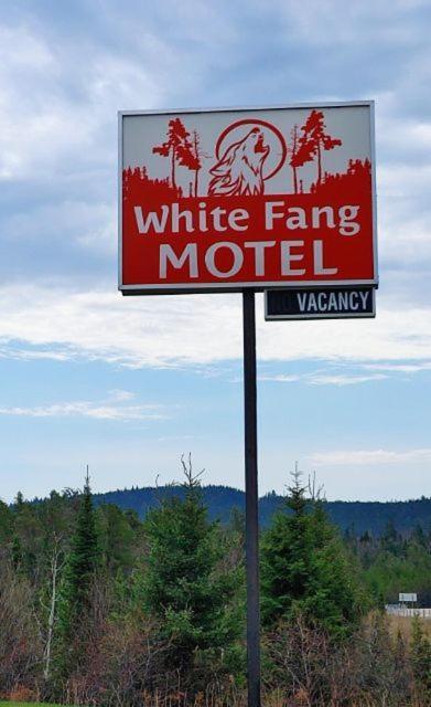 White Fang Motel Wawa Exterior photo